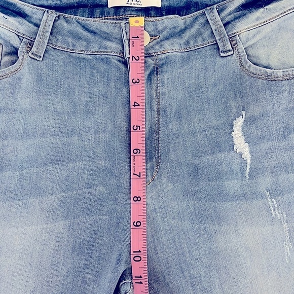 Find. Ladies jeans with hip embroidery 33X28 - Picture 9 of 15